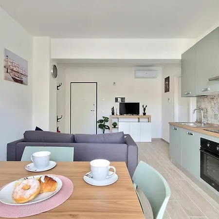 Apartment Centro Piazza Wi-fi Ac Balcony Design By We Host